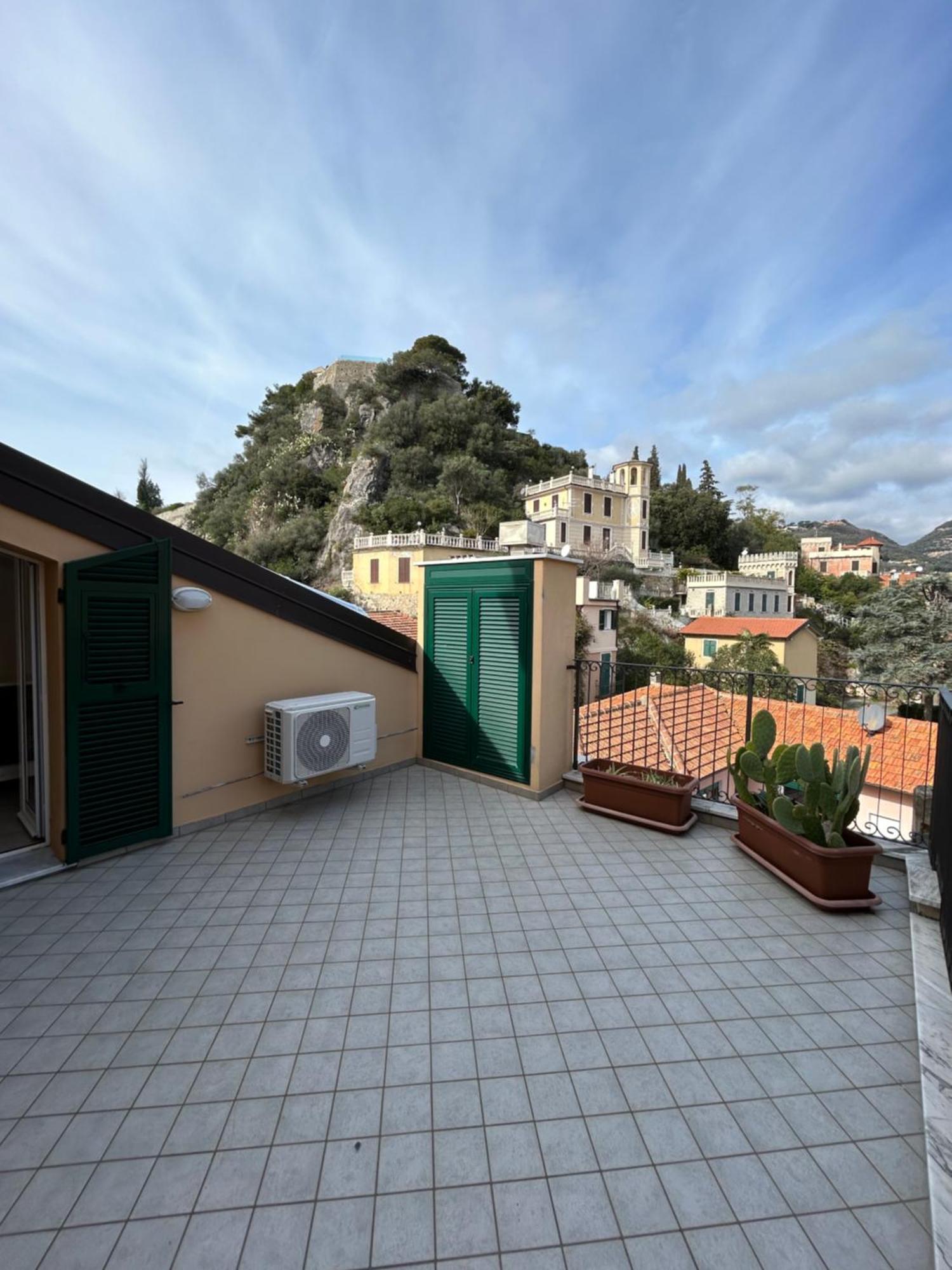 Porro15 Apartment Finale Ligure Luaran gambar